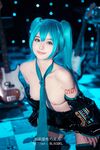 萌新推特00後露臉網紅美少女▌白莉愛吃巧克力▌Cos初音未來 香艷酥乳粉嫩白虎演唱會 精美私拍