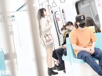 巨乳妙龄女神【乐乐】下班回家途中被电车痴汉尾随趁她熟睡进屋强行交合嘴说不要却迎合着高潮