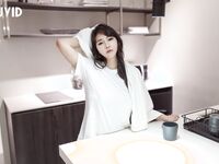 巨乳妙龄女神【乐乐】下班回家途中被电车痴汉尾随趁她熟睡进屋强行交合嘴说不要却迎合着高潮