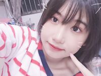 偷翻女同学手机相册里的所有自拍