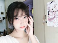 偷翻女同学手机相册里的所有自拍