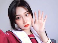 偷翻女同学手机相册里的所有自拍