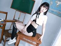 極品JVID嫵媚清純齊一身新人▌黛娜 ▌黑色蕾絲性感內衣 挺翹美乳稚嫩誘人裂縫 誘惑喜歡的男老師