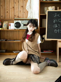 超清純推特露臉美少女私拍▌勞小白▌性感曲線翹嫩蜜乳 清新脫俗鄰家女氣息 彷彿初戀般的感覺校服JK