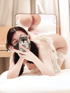 【超极品 可爱少女】抖音网红反差母狗『奶咪』最新啪啪新作-白丝啪啪 顶着爆臀侧插内射