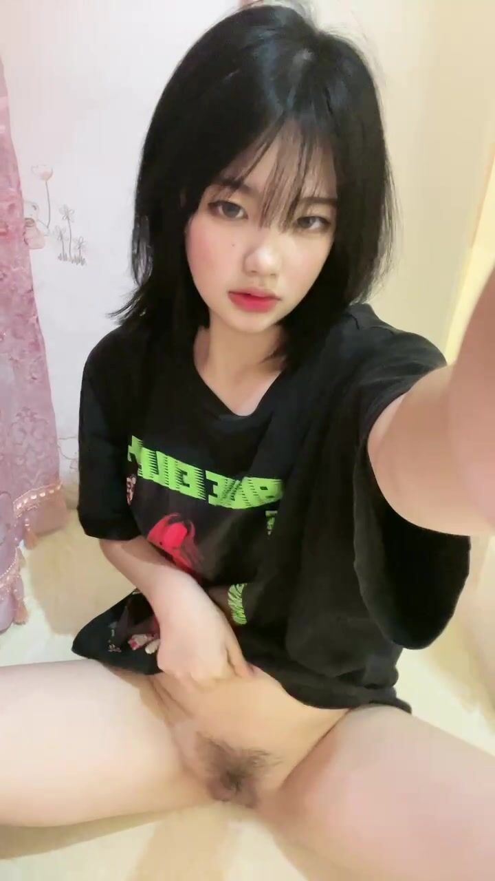 皮皮蝦網紅純欲女神【在下小羊】人前傲女，人後母狗，被金主包養定製私拍各種裸舞紫薇視頻207V (139)