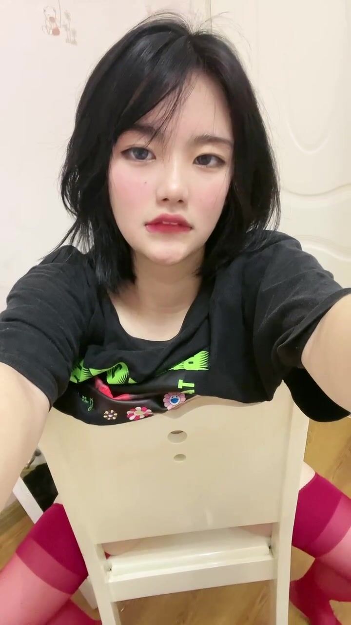 皮皮蝦網紅純欲女神【在下小羊】人前傲女，人後母狗，被金主包養定製私拍各種裸舞紫薇視頻207V (159)