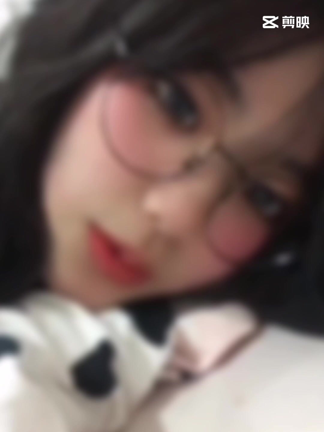 皮皮蝦網紅純欲女神【在下小羊】人前傲女，人後母狗，被金主包養定製私拍各種裸舞紫薇視頻207V (189)