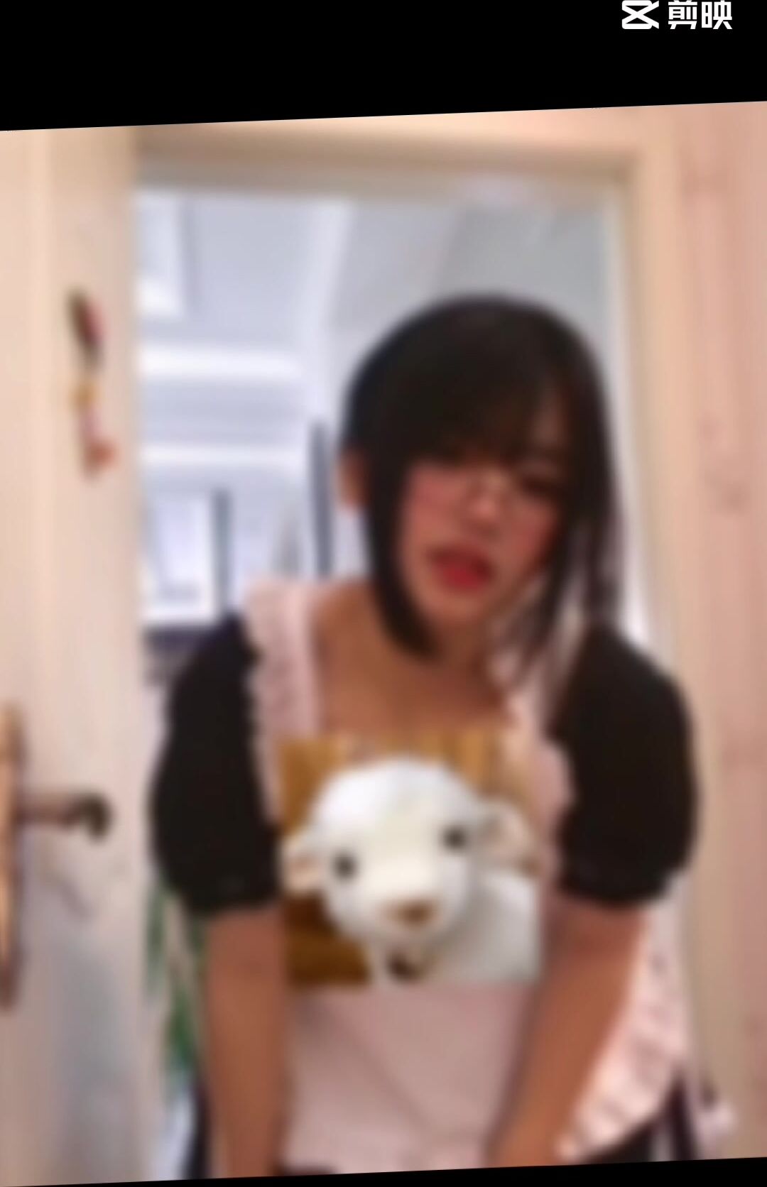 皮皮蝦網紅純欲女神【在下小羊】人前傲女，人後母狗，被金主包養定製私拍各種裸舞紫薇視頻207V (201)