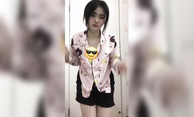 皮皮蝦網紅純欲女神【在下小羊】人前傲女，人後母狗，被金主包養定製私拍各種裸舞紫薇視頻207V (37)