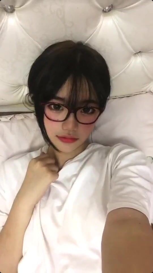 皮皮蝦網紅純欲女神【在下小羊】人前傲女，人後母狗，被金主包養定製私拍各種裸舞紫薇視頻207V (4)