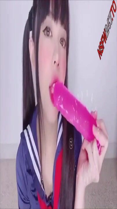 推特二次元小仙女紅人亞裔正妹迷人的貓老師收費私拍年齡不大玩得超級大膽各種道具雙洞齊開 (4)