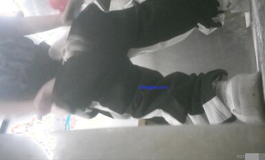 七月私房最新流出廁拍大神潛入 師范大學附近公共廁所全景偷拍青春靚麗的學妹第三期露臉上下同賞2-黑色運動裝