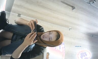 【精選廁拍】奶茶店全景偷拍多位漂亮的妹紙們2  (9)