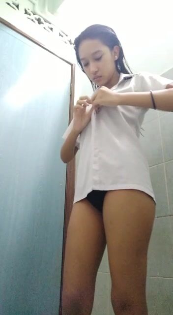 【黑客破解】台中18歲的舞蹈班學員黃嘉雯 各種私拍泄密流出HJW黃嘉雯 - 洗澡 (01#2021) (1)