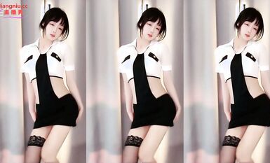 萬眾矚目！虎牙星秀主播女神級別清純美女【林小花】首次私人定製露逼裸舞大尺度流出不虧是網紅真會整活 (4) (1)