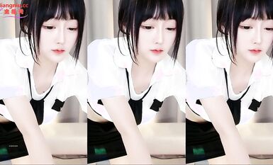 萬眾矚目！虎牙星秀主播女神級別清純美女【林小花】首次私人定製露逼裸舞大尺度流出不虧是網紅真會整活 5分50秒漏逼