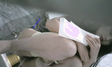 七月最新流出私房大神隔牆有眼 原創廁拍 (3)