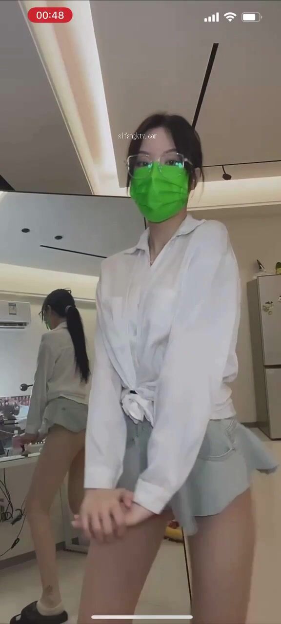 【抖音重磅】人氣女神【草莓小甜心】首次超大尺度露三點【丁姐直播】9月 (15)