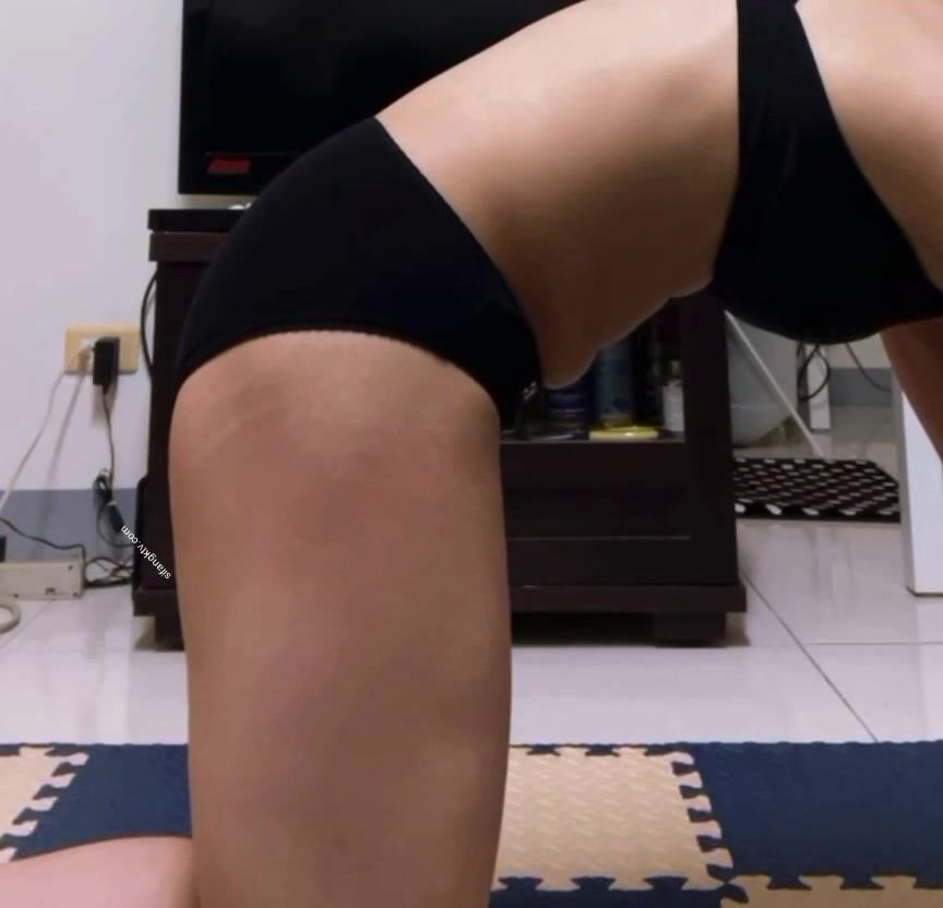 爱练瑜伽的新婚人妻被调教日常啪啪 超美细腰蜜桃臀后入猛啪超有画面感 完美露脸 高清 (6)