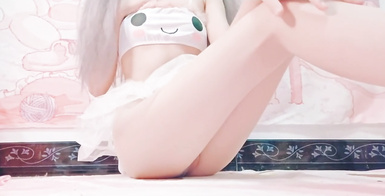 萝莉女高中生粉嫩露出定制白发