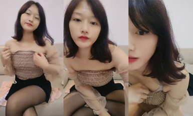 新人，真純的學妹，【鴨鴨小可愛】，關注了好久終於肯脫了，這小表情真是銷魂，少女的嫩穴遭罪了（1）