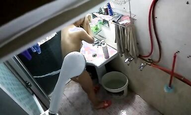 大眾澡堂民宅公寓出租房衛生間浴室各種極限操作現場實拍多位妹子洗香香基本都是亮點 (6)