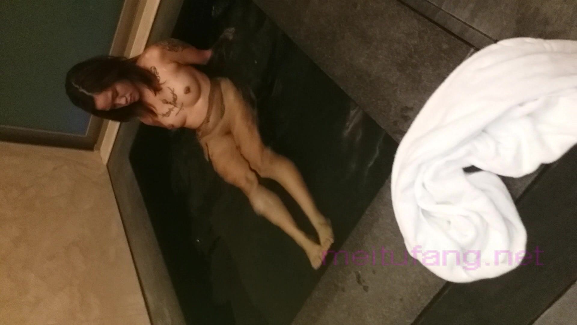 IG知名紋身辣妹 大屁股線下約炮金主無套被猛干呻吟聲堪比女優全程露臉 (7)