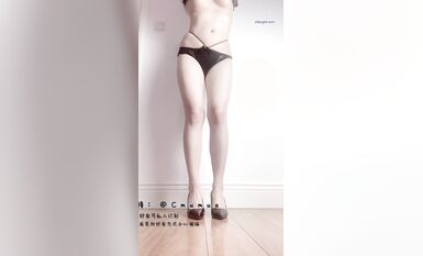 極品女神『蜜桃沐沐』7月定製裸舞合集-期待