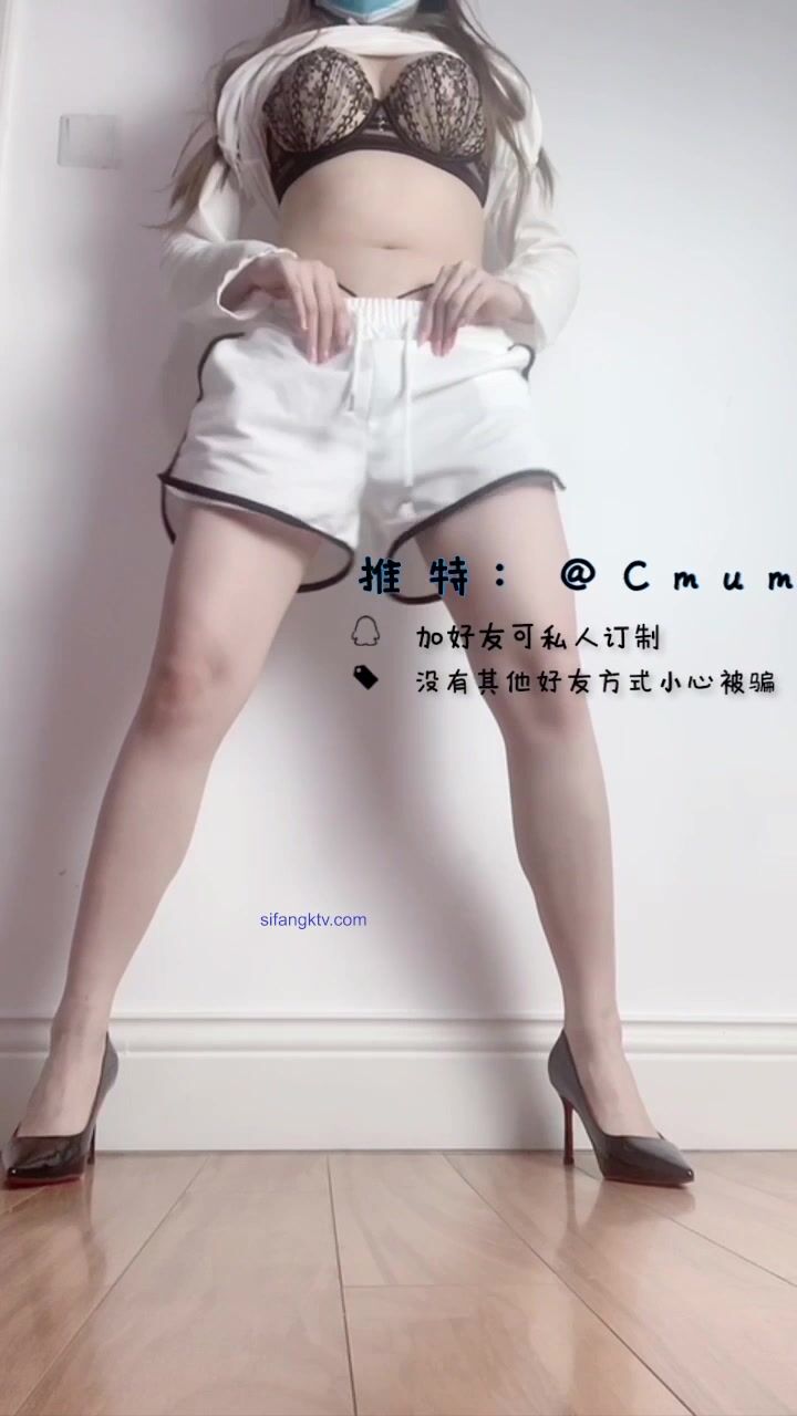 極品女神『蜜桃沐沐』7月定製裸舞合集-期待