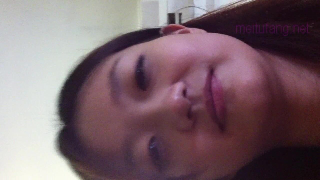 職校小情侶假日校外開房啪啪露臉自拍外流 超騷可愛小隻馬學妹已被調教成小淫娃嗲叫好舒服 (2)