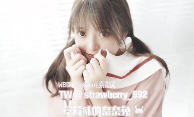 極品網紅美少女嫩妹草莓味的奈奈兔罕露臉高價24套-NO.020 居家系列 Vol.01 草莓味的居家少女