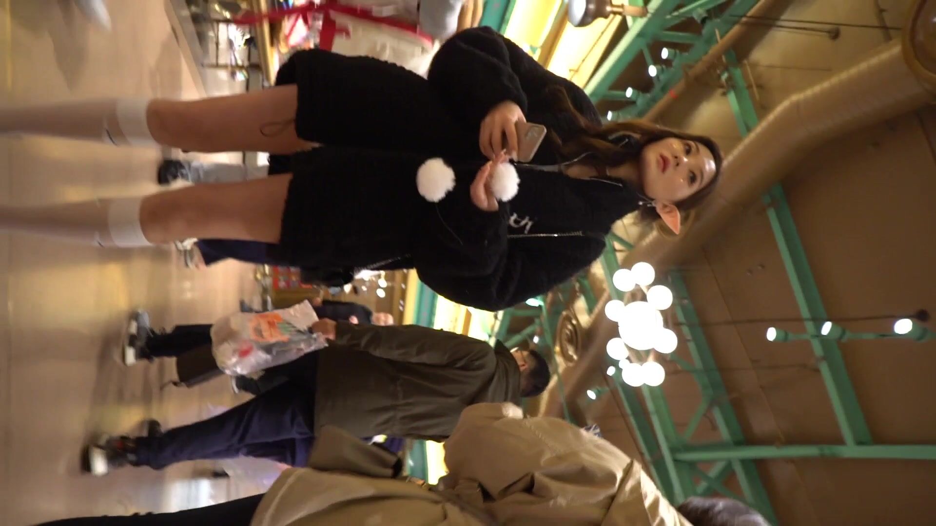 【極品CD】牛人大神商城專挑高顏值美女抄底內內 各式性感小窄內勒出13縫隙！反光騷丁露毛 (1)