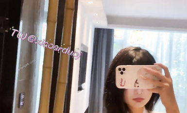 推特可愛蘿莉00後母狗『小耳朵』JK校服狗鏈露出紫薇 粉嫩美穴 噴水小榨汁機 高清 (21)