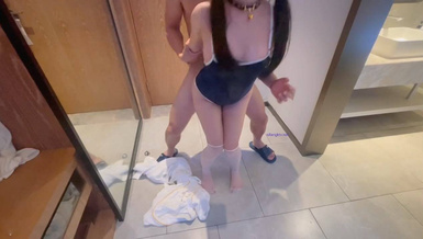 極品寶藏級的白虎美鮑可愛蘿莉【小幼魚】無套內射，超長大集合！雖然長相一般，但是身材夠嫩，豐滿前凸後翹，成了被炮友無限制內射的母狗 (1)