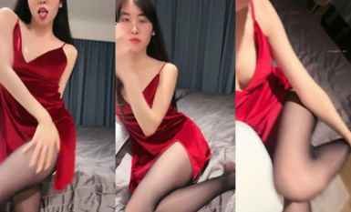 2024年1月新作，新人，校花級女神，美到爆炸，【一隻酸檸檬】，挺有氣質的一個美女，獨居家中柳腰翹臀扭起來 (5)