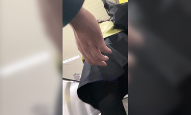 瘋狂偷拍各種小姐姐裙底 邪惡手指開啟 直接用手掀裙子抄底 超邪惡第二彈 超清4K (27)