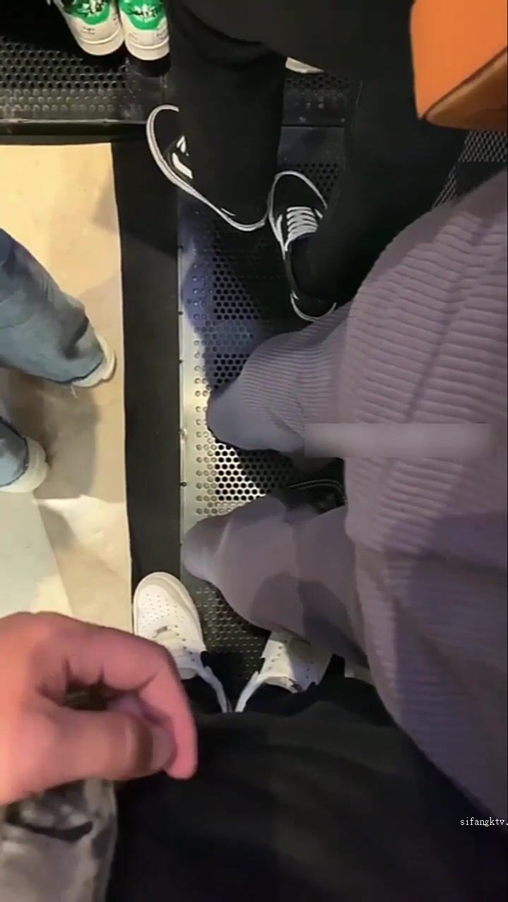 【極品稀缺 頂臀系列】明星見面會壓頂美女流精液