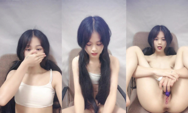 蘿莉嫩妹裸舞大秀 【小易的so啵啵】無套草逼 跳蛋自慰 (3)