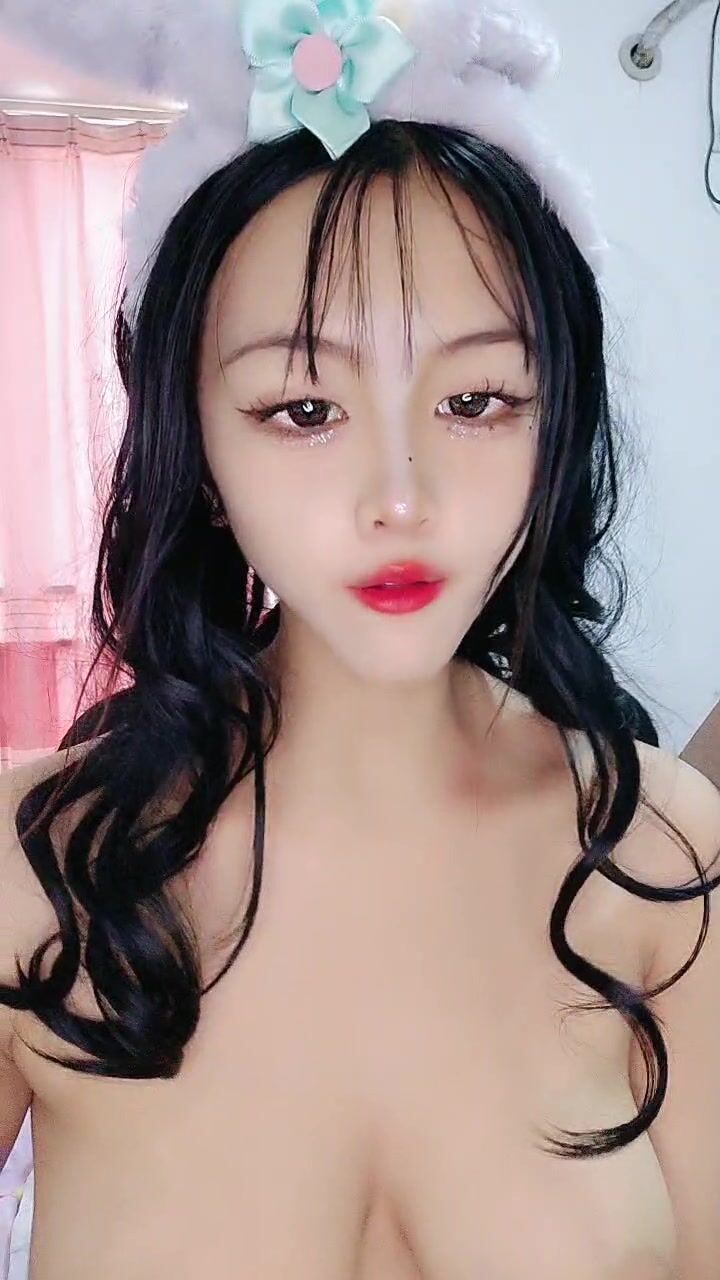 七彩主播6月30日下午2點~18歲蝴蝶小騷B好誘人呀~哥哥有時間可以來單獨一對一哦！