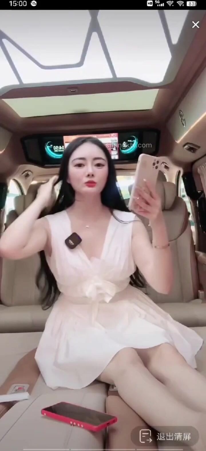 最新《瘋狂抖音》外篇之《抖音擦邊》眾女神直播中各種閃現走光刷邊 露毛露屁 凸點誘惑 (10)