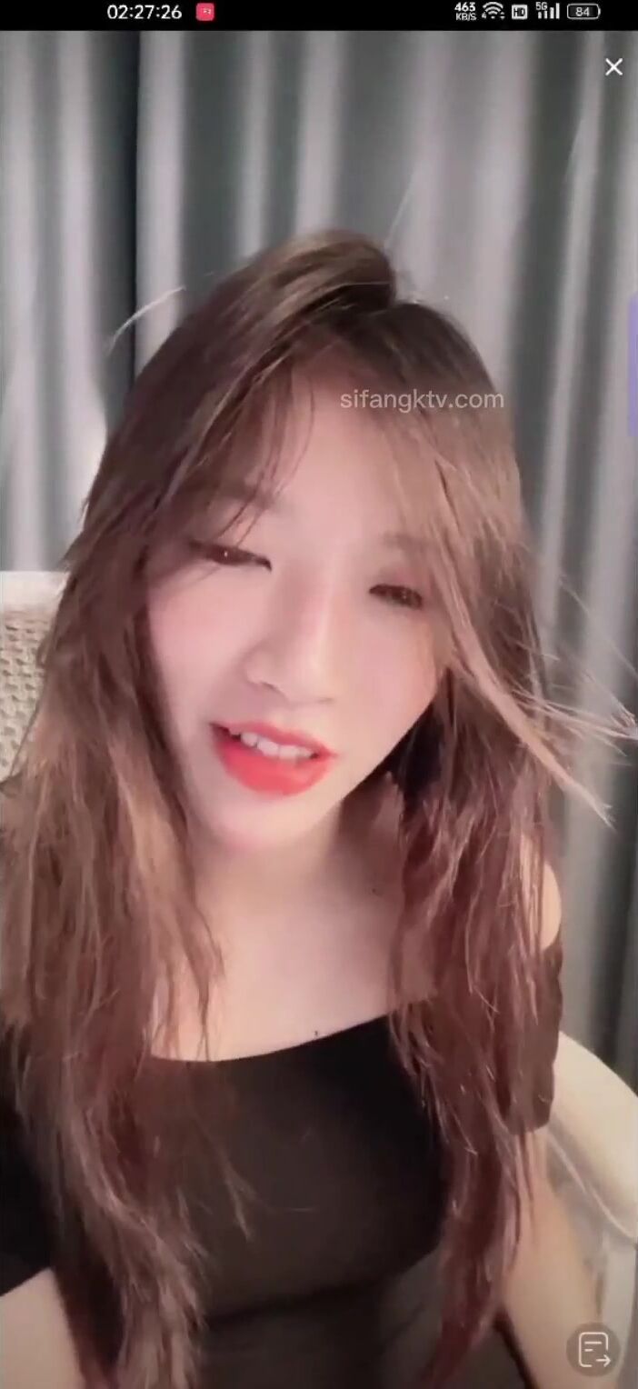 最新《瘋狂抖音》外篇之《抖音擦邊》眾女神直播中各種閃現走光刷邊 露毛露屁 凸點誘惑 (147)