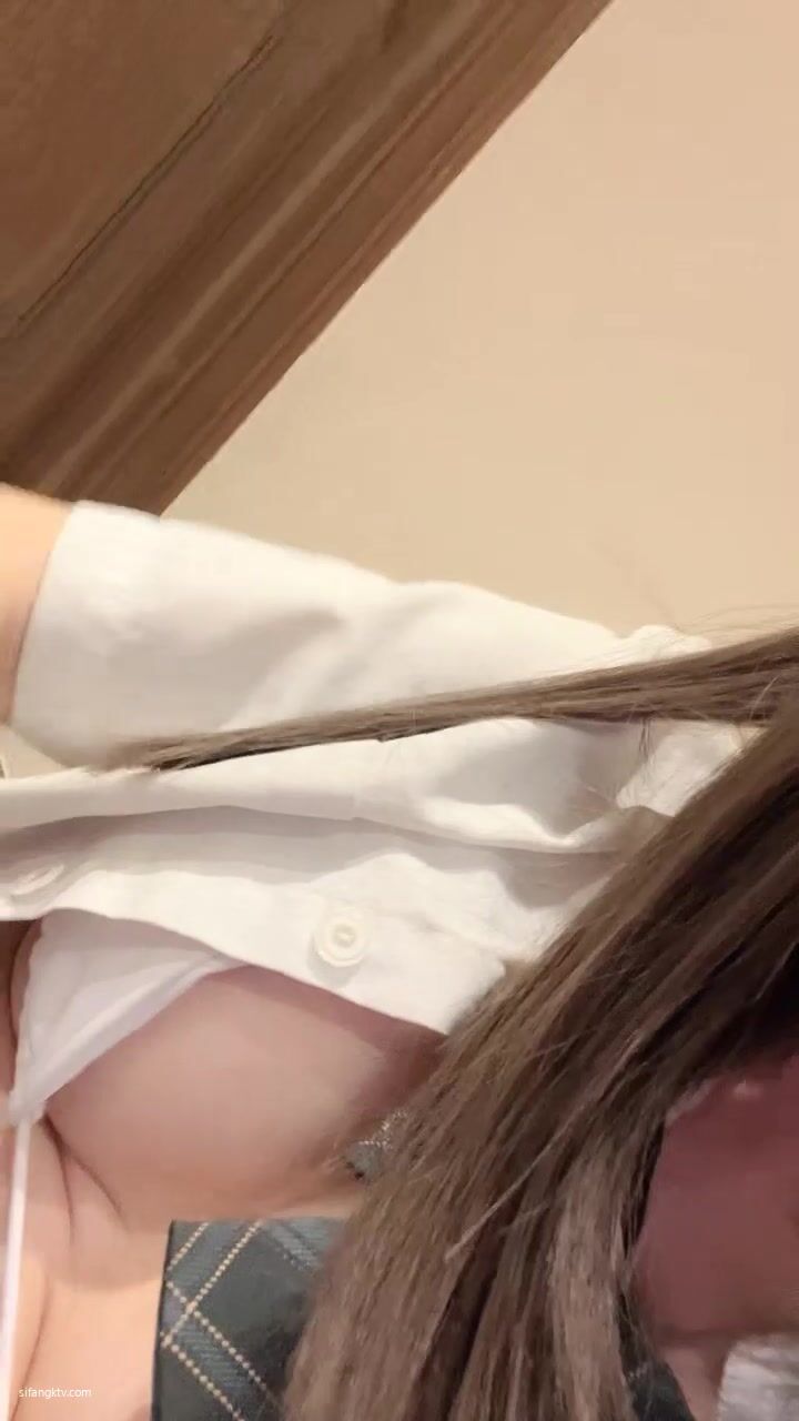 【京魚兒】19歲童顏巨乳少女~學生服~公園涼亭刺激玩跳蛋! (6)