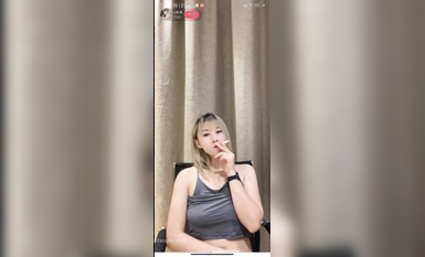 最新《瘋狂抖音》外篇之《抖音擦邊》眾女神直播中各種閃現走光刷邊 露毛露屁 凸點誘惑 (114)