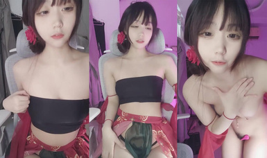 【真實露臉學生妹】土豪重金定製，清純舞蹈校花【蘿莉小羊】福利②，裸舞勾引，跳蛋道具自慰 (9)