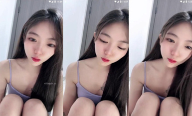 長腿嫩足顏值小母狗，連體黑絲透視裝，嫩足展示淫語挑逗，跪地自慰各種道具深插騷穴 (1)