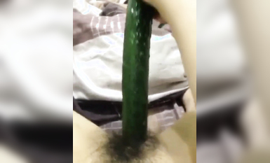 【獵奇稀缺 大開眼界】 【最新超震驚】巨長黃瓜無套插入