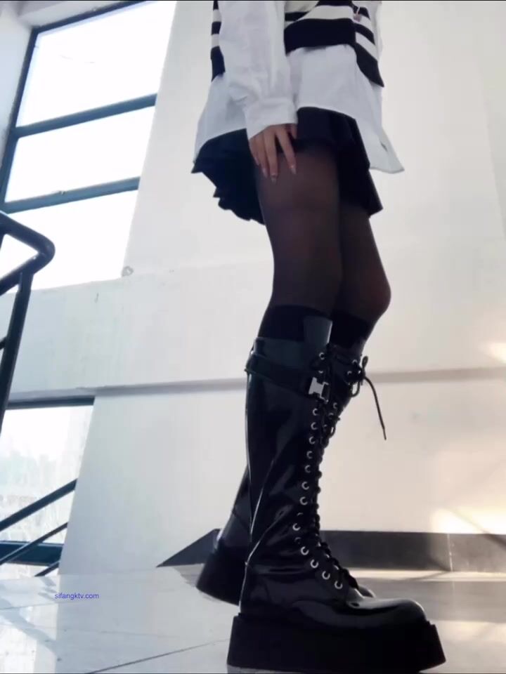 青春無敵 SS級大奶完美身材推特女神希希第二季重金私人訂制露臉裸舞紫薇高潮吐舌頭翻白眼狠是賣力 (6)