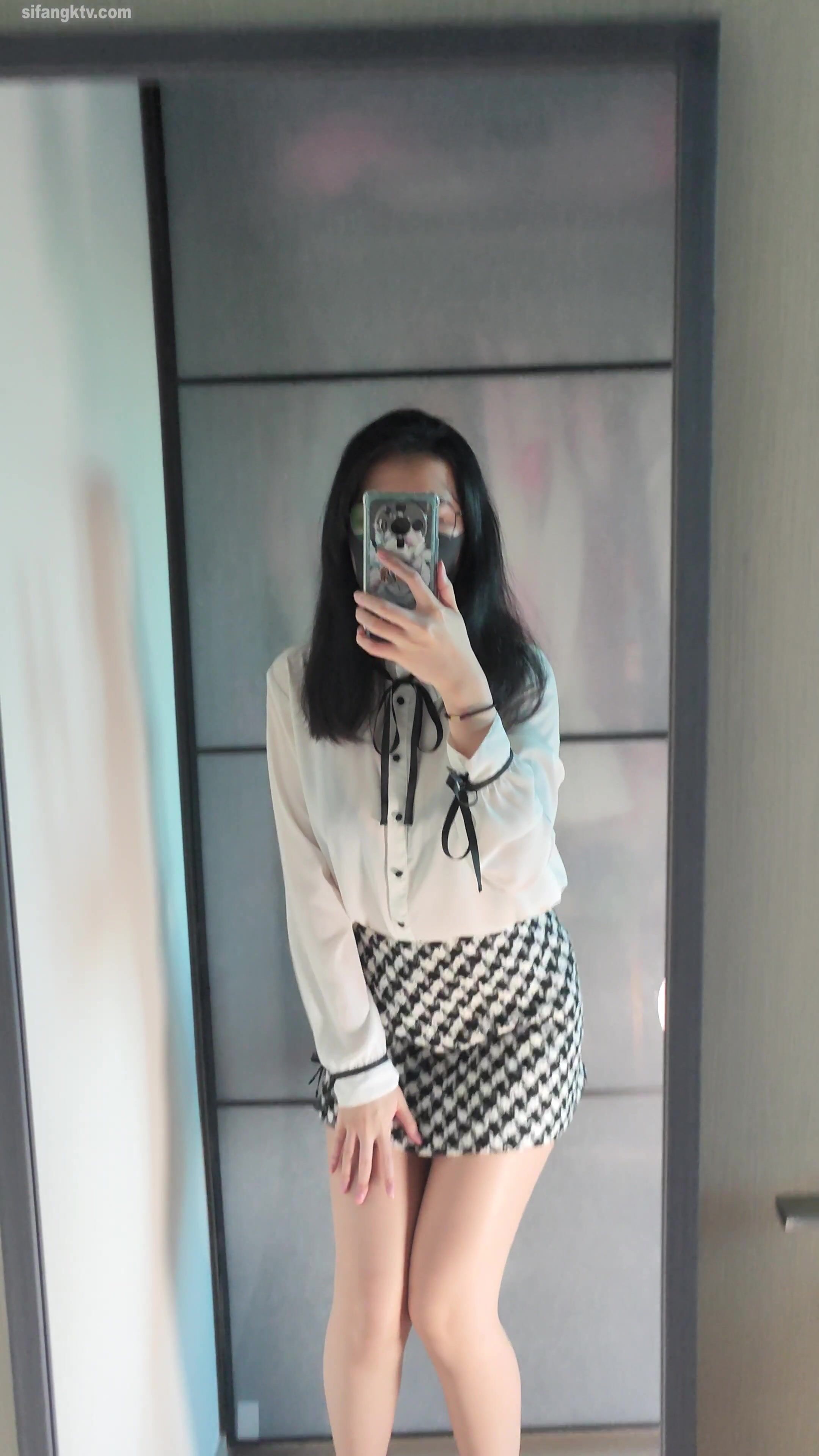 抖音網紅反差母狗『奶咪』可愛少女九月新作《你的性感女同事》高跟灰絲 (1)