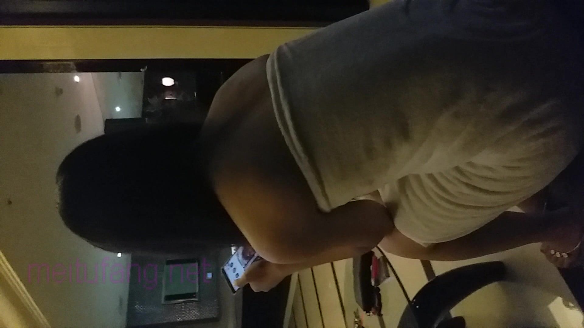 露臉才是王道！清純漂亮小學妹酒店援交金主先賜個假屌自嗨預熱然後各種體位啪啪敏感型特能叫 (16)